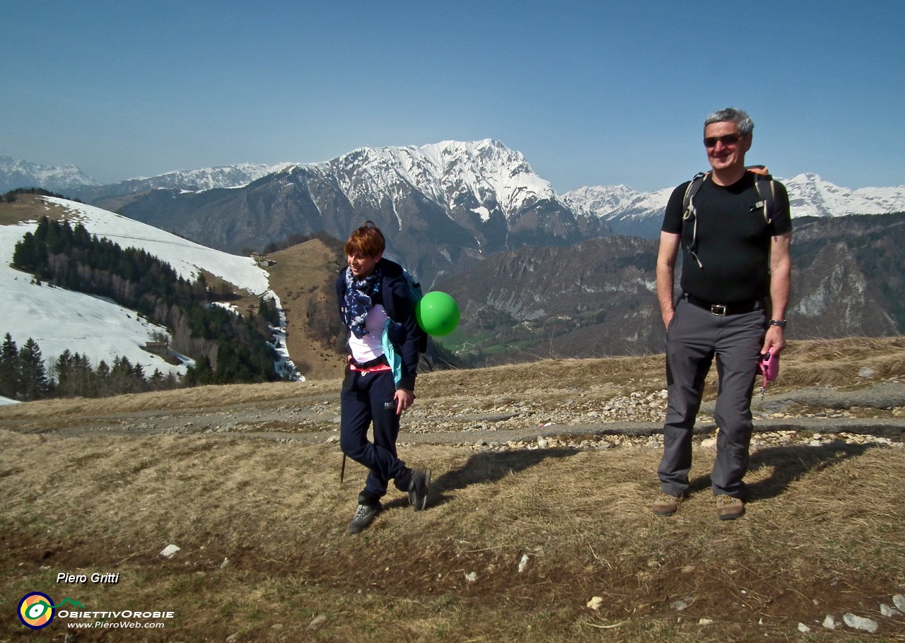 38 Due amici del gruppo 'Jellow balls'.JPG